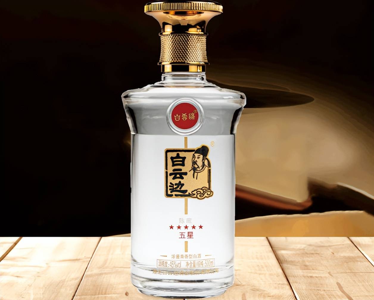 白云边五星53度酒是一款纯粮酿造的美酒,其酿造工艺十分先进,完全实现