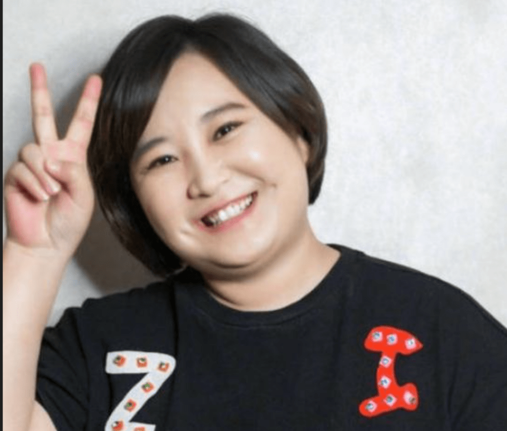 "阳光开朗"爱笑的女孩贾玲,暴瘦50斤,网友表示:出个漂亮教程_带着