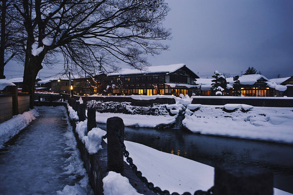 川端康成与《雪国》:日本专制强化,军国主义统治与战争到来_岛村_驹子