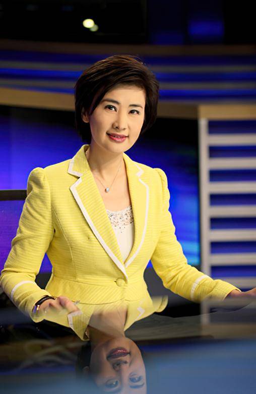 生于台,心怀祖国,入行新闻33年,凤凰卫视主持人吴小莉的故事_父亲