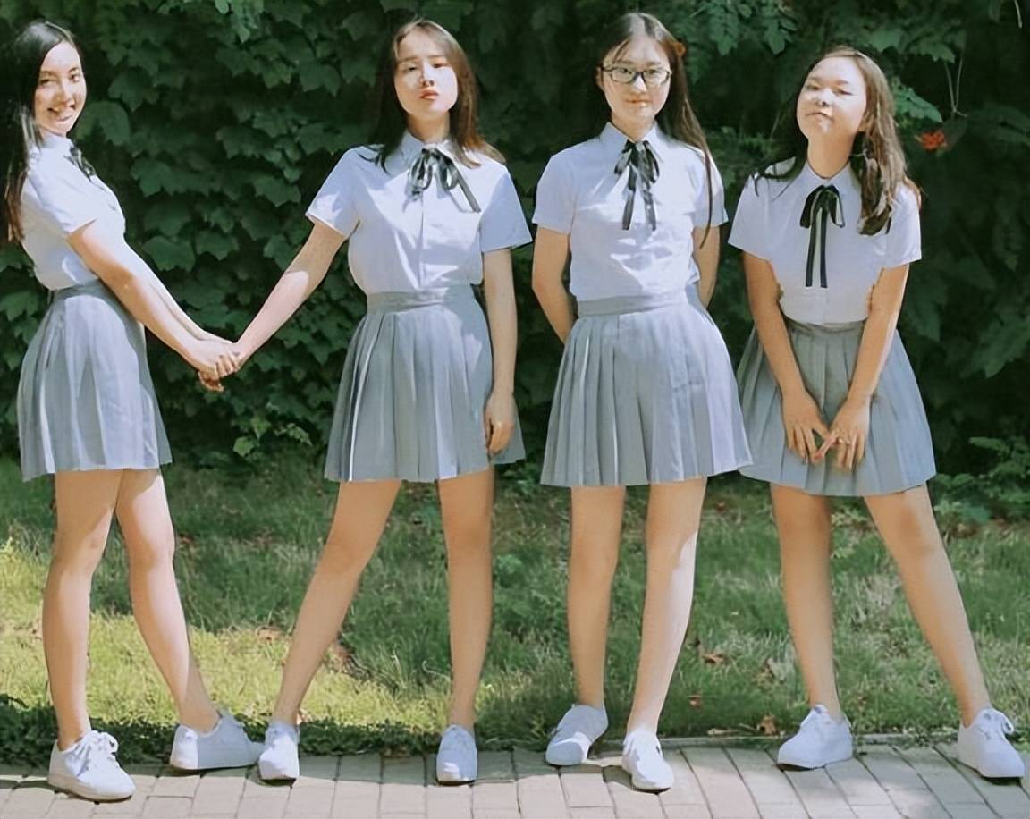 大学生jk制服毕业照,满屏大长腿被批没学生样,大学生霸气回怼_生活