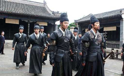 清朝时期的带刀侍卫,为何在皇宫行动不需要宫刑?_中国古代史-天天见闻