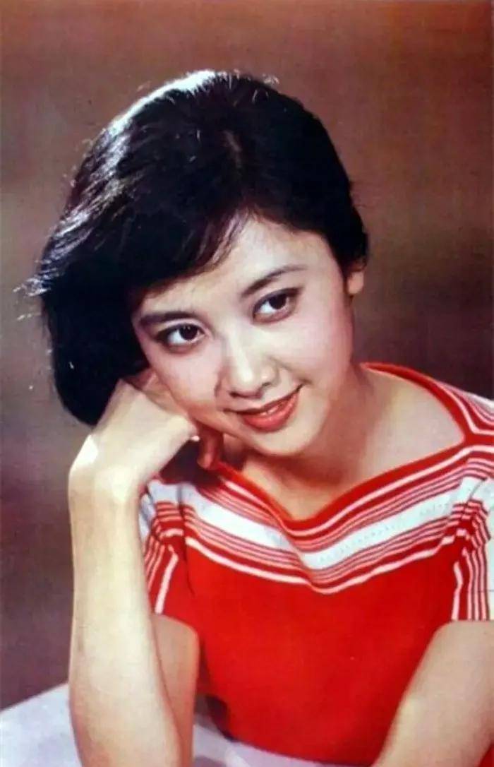 最美女儿国国王,结婚42年却依坚持不要孩子,如今的她怎么样了_朱琳