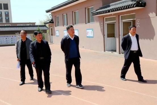 五台县教科局孟宏忠局长在龙泉学校检查指导校园安全工作_教育_师生