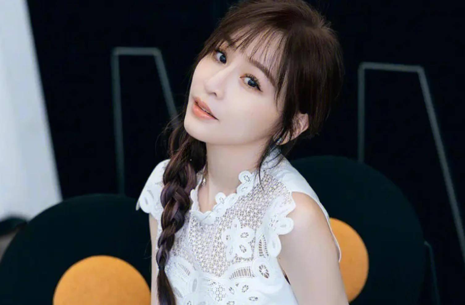 王心凌深圳商演出场费超三百万!百亿身价总裁变粉丝_赖俊霖_刘楸_偶像