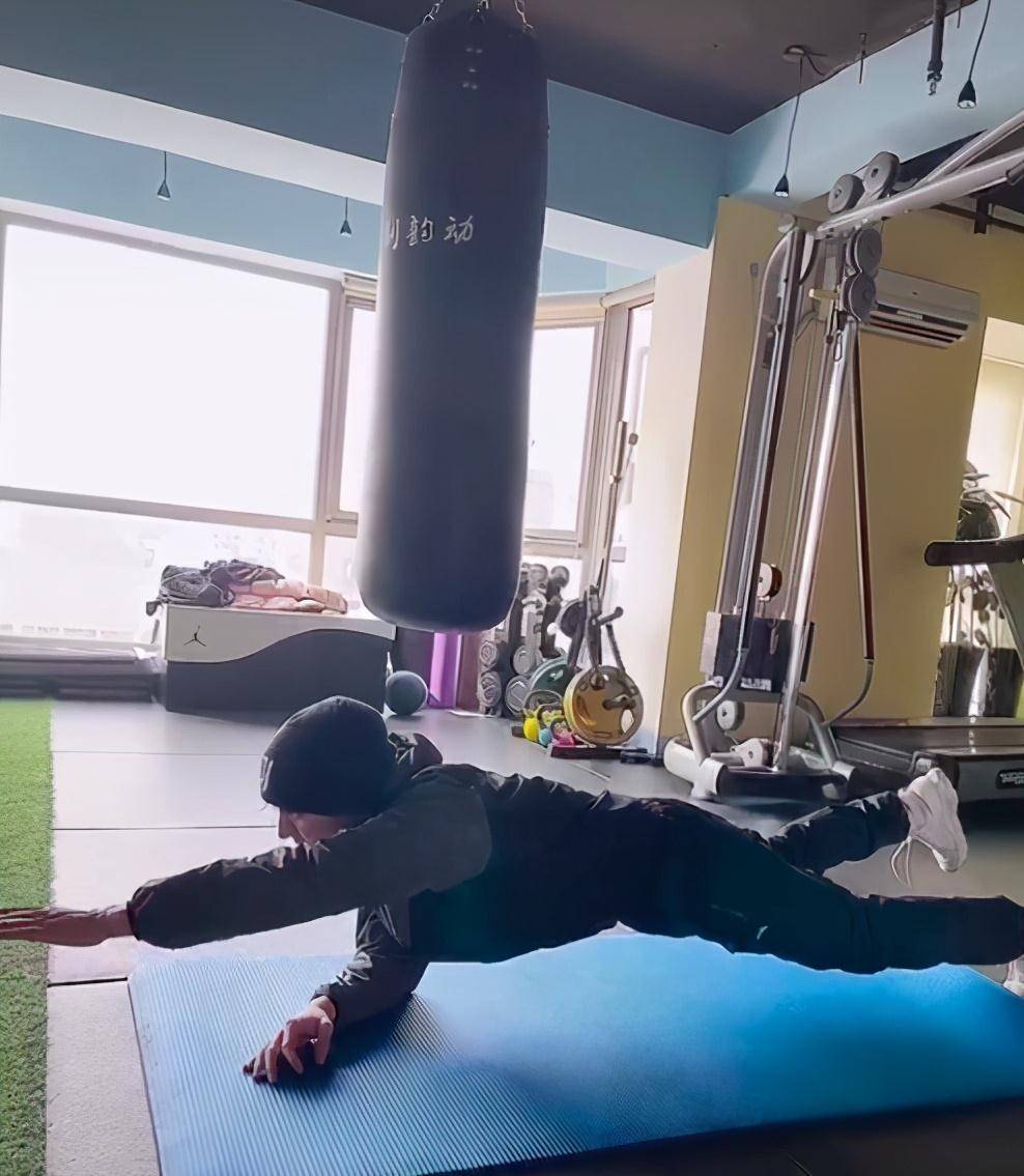 阿尔法豪宅#,#花瓶#,#童星阿尔法#作者:于谦首席烫发师责编:饶舌歌手