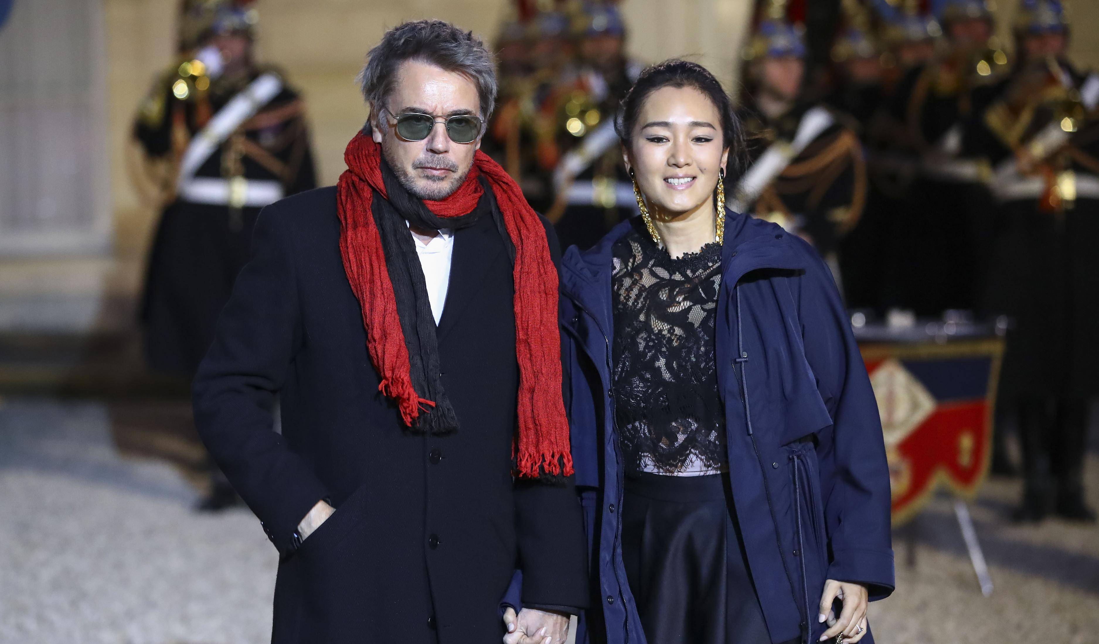 巩俐心中的一根刺,为她下田捉癞蛤蟆,大丧一夜送别一辈子的恩人_姐姐