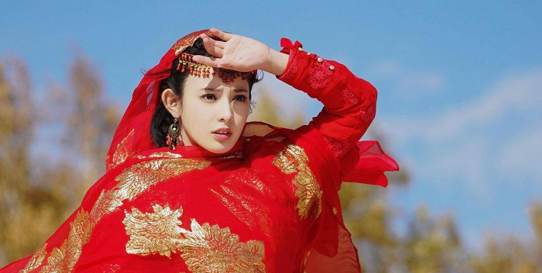 说起彭小苒就不得不提一下《老九门》,在里面她虽然演配角,但也是除