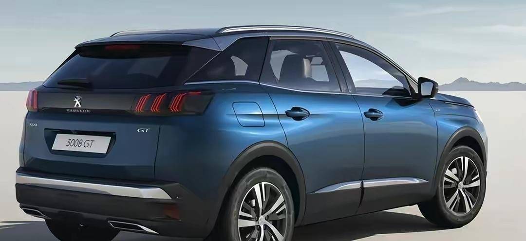 轮眉处采用黑色饰板包围,尺寸方面参考现款海外版标致3008来看,车长