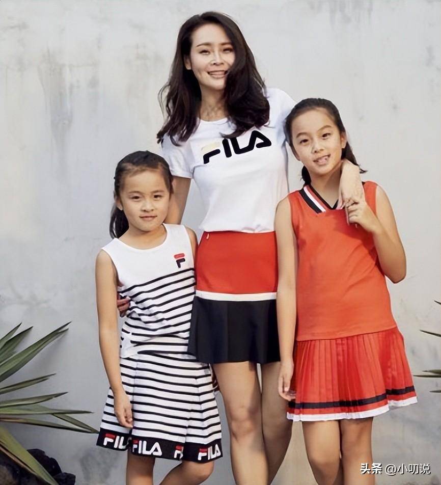 有意思的是,总有人把于明加认成佟大为老婆关悦,说她俩太像了,傻傻分