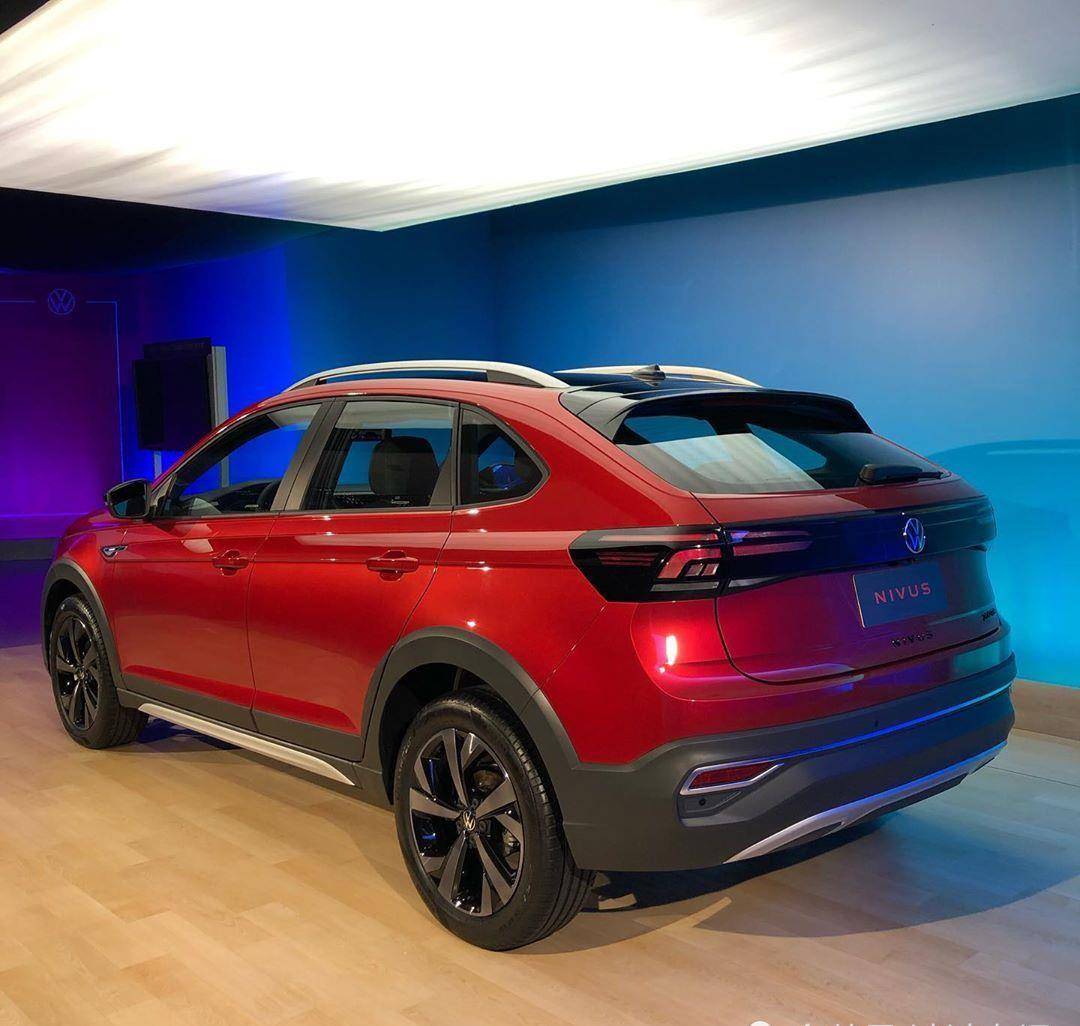 大众nivus的车尾部的造型也非常的跨界,它的后挡风玻璃采用了很大幅度