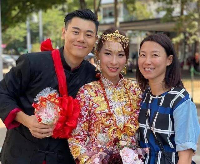 tvb節目《東張西望》女神李旻芳與未婚夫黃耀英今日結婚大好日子,兩人