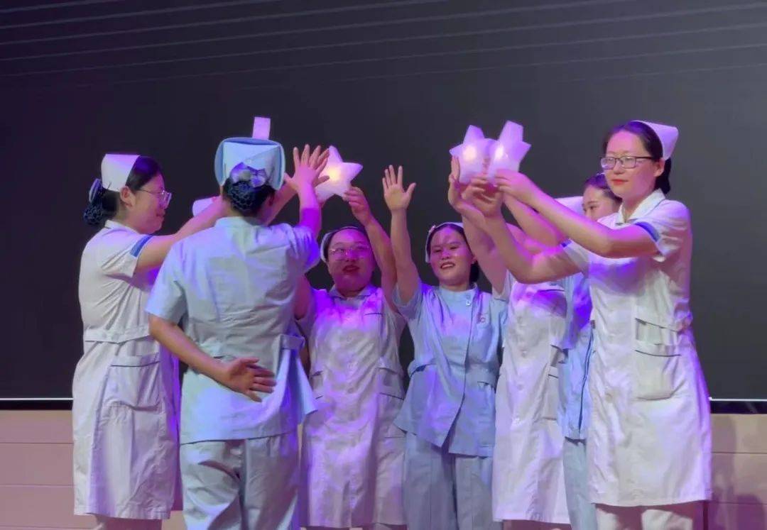 最终皮肤美容血透科舞蹈《清明雨上》荣获一等奖;绿地社区礼仪走秀