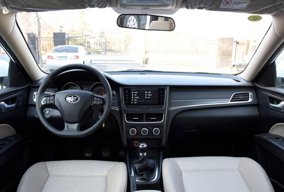 一汽奔腾终于爆发了!新车长近4米7,油耗6.7l 6at,8.