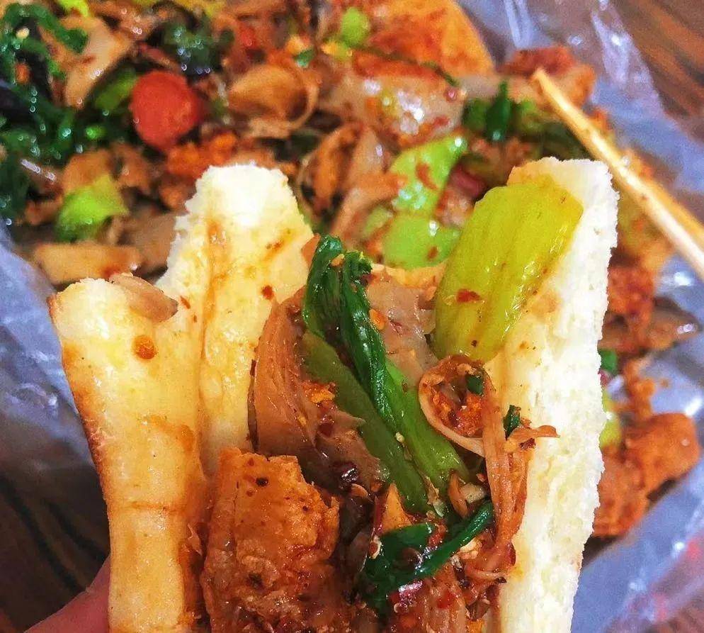 61 美食节现场河蚌汤,鱼丸汤,龙虾,螺狮,卷煎饼,卷潮牌免费吃61