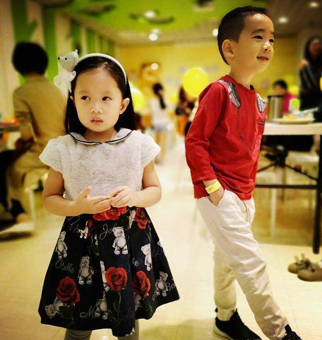 也有不认同陈小春教育孩子的人,也有觉得他对待孩子过于严格,不是一个
