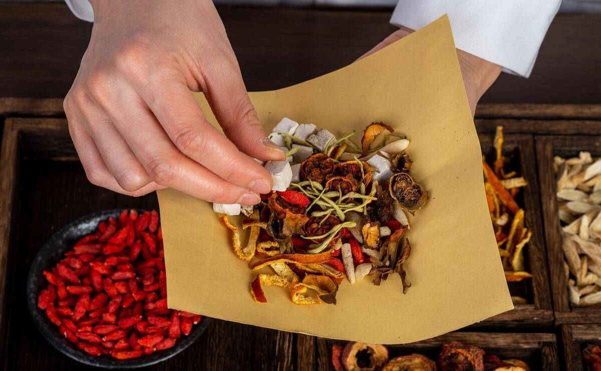 痛风关节猝然红肿热痛,清代名医吴鞠通的宣痹汤这么一变,肿痛消_治疗