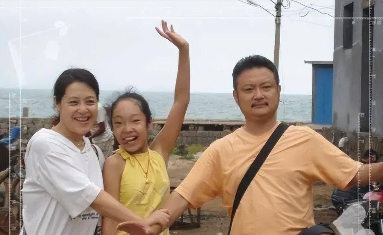 欧阳奋强:和初恋结婚幸福生活27年,儿子早夭,女儿现在是演员_康莉