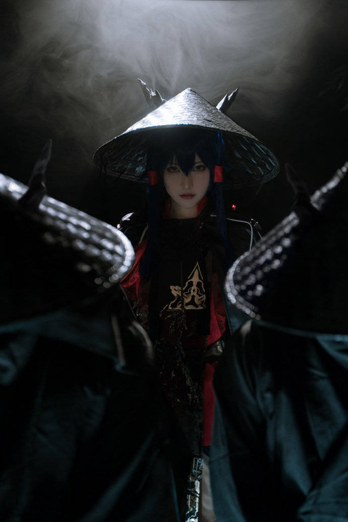 cos:明日方舟万重山假日威龙陈cosplay正片11p-啊板的猫_伊喵_白嫖