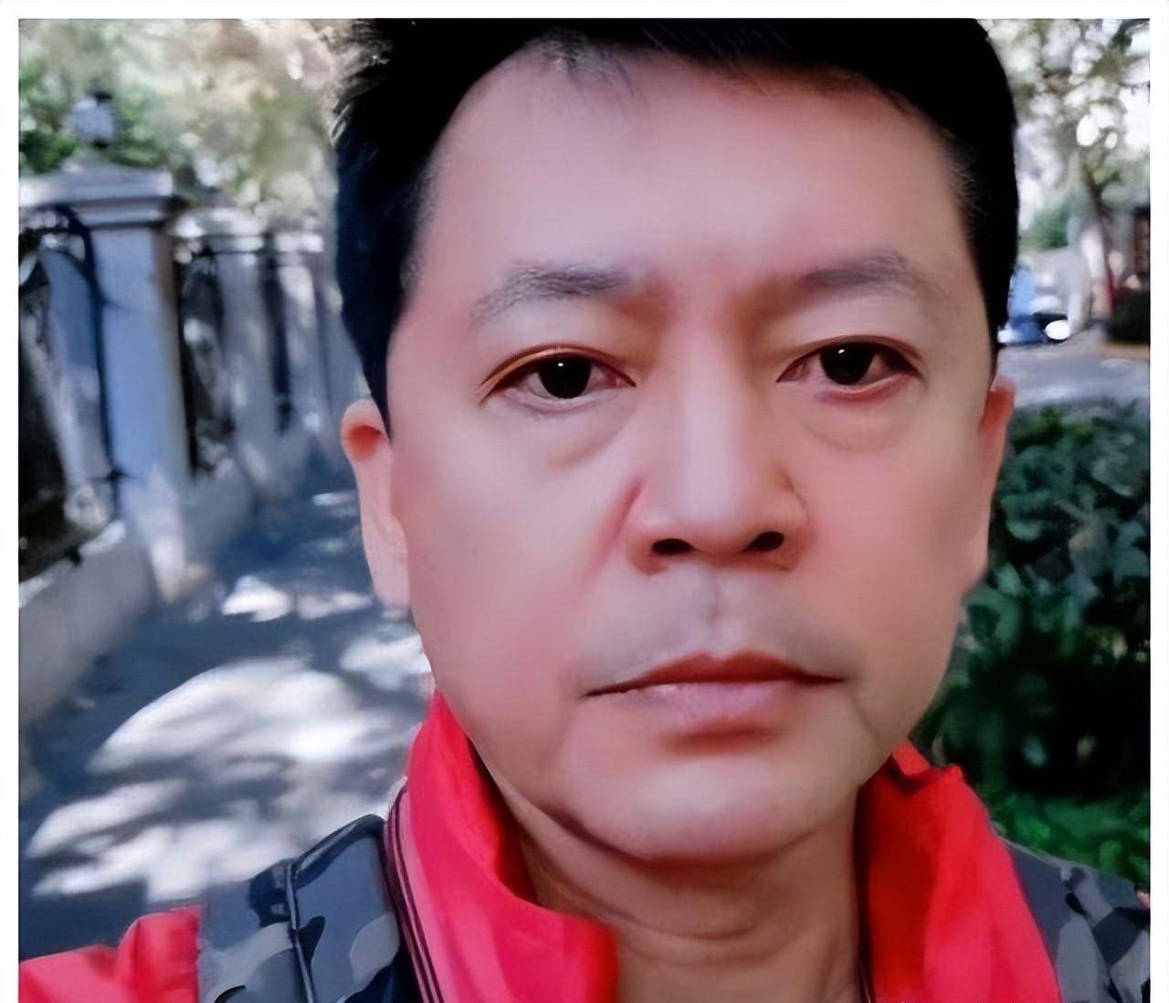 54岁的周冰倩罕见现身,多年不见风采依旧,她的老公究竟是谁?