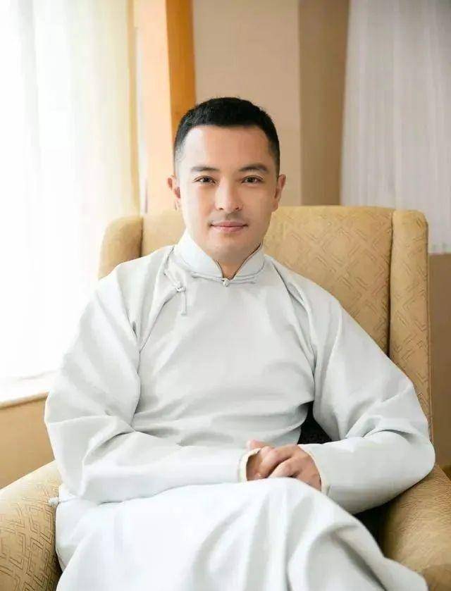 《东四牌楼东》这部剧主要讲述的就是在乱世之中发生在小人物身上"