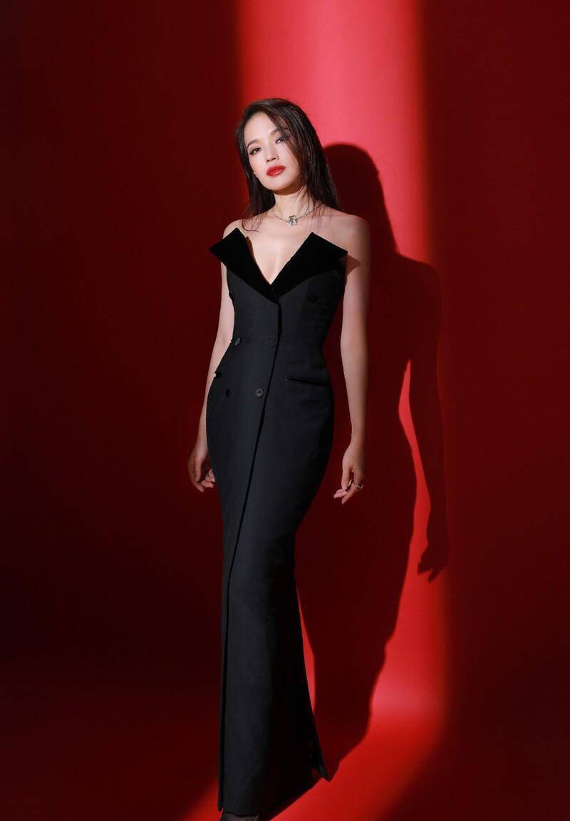 黑色_女明星_时尚