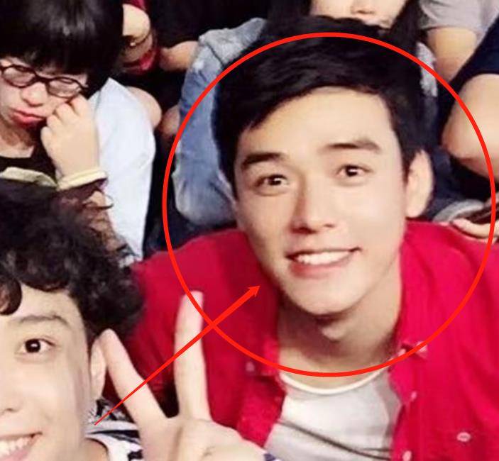 龚俊大学毕业照上热搜,截图放大后看清五官长相,有无整容很显然_明星