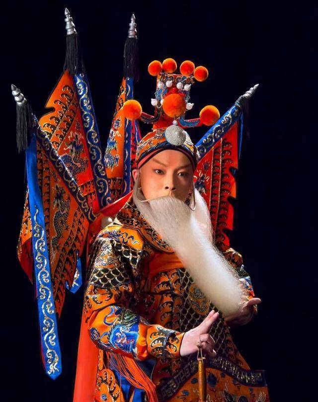 戏曲演员"唱戏十年不如卖茶两月",不是所有剧种都像京剧被养着_收入