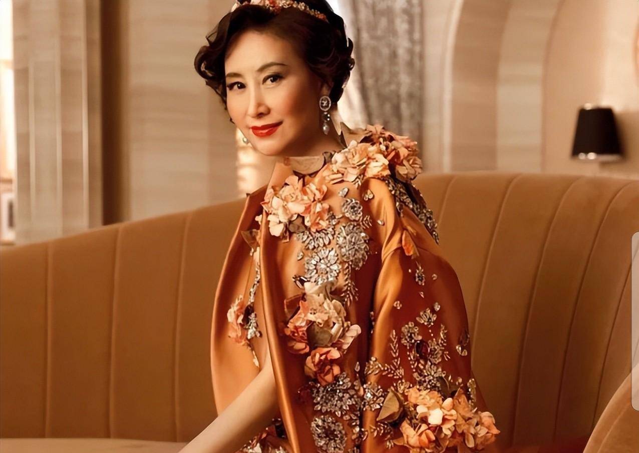 被何超琼的"名媛气质"惊艳了!发不过肩,穿衣简约高级,真迷人_建议_视