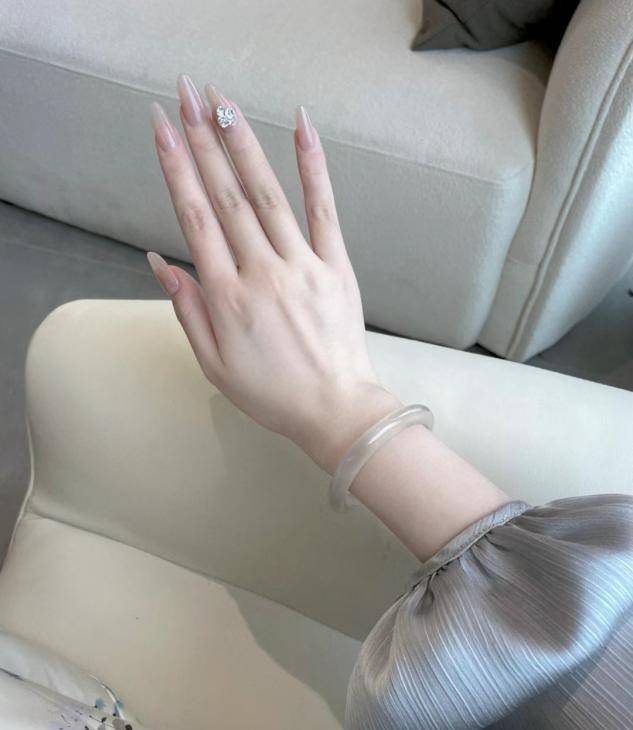 玉手镯好还是玉手链好_手链好还是手镯好_戴手链好还是手镯好