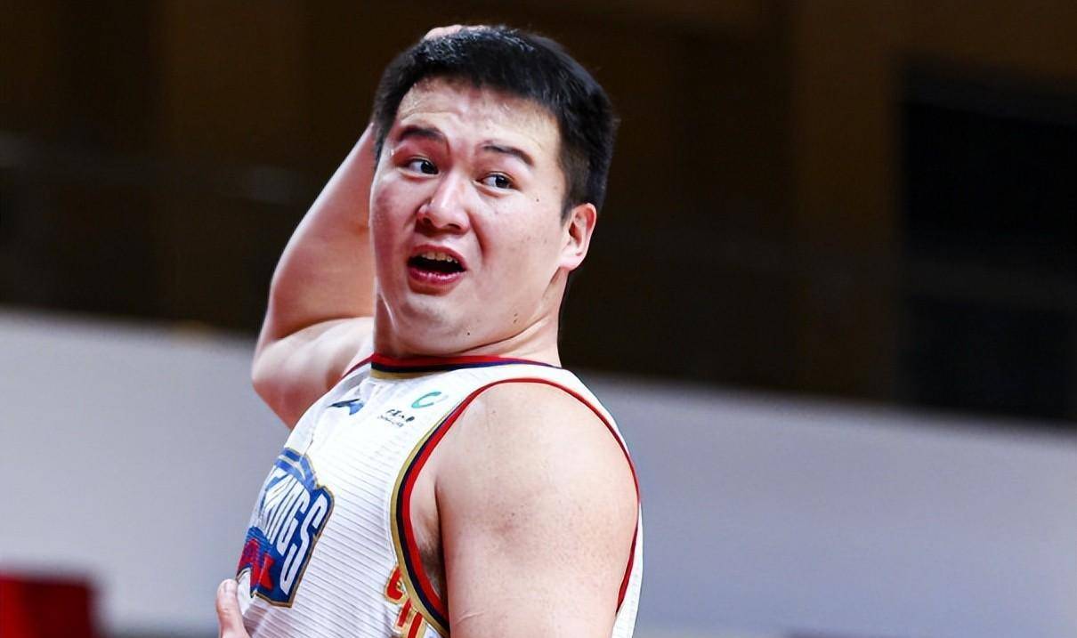 cba三消息:广东看中内线状元,万圣伟统治野球,胡明轩准备赴美_区俊炫