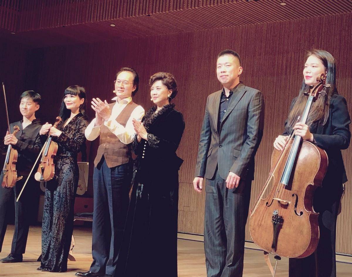 "女儿国国王"朱琳与丈夫恩爱42年,坚持不生孩子,现状怎样了_唐僧