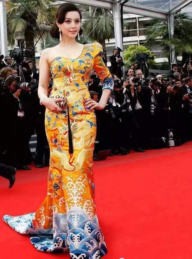 范冰冰的野心,再次爬上了她那件猛虎的衣服,被戛纳当成亲姑娘了