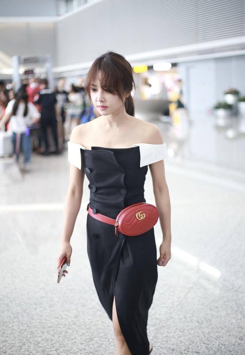 蔡依林和小s在演唱会上"亲吻",真是好狠的一女的_周杰伦_专辑_歌后