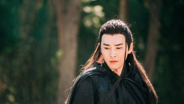 "小鱼仙倌"罗云熙新剧《月上重火》开机,网友:暮辞鎏英被拆散_上官