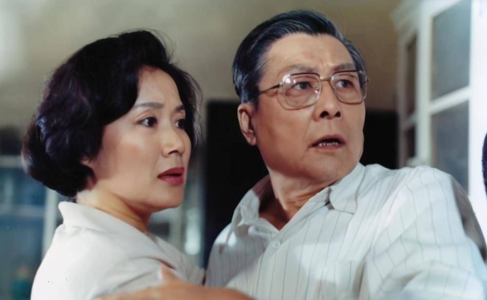 金秋琴的身体各项机能都已经下降,很多事情都要黄达亮亲力亲为;一边要