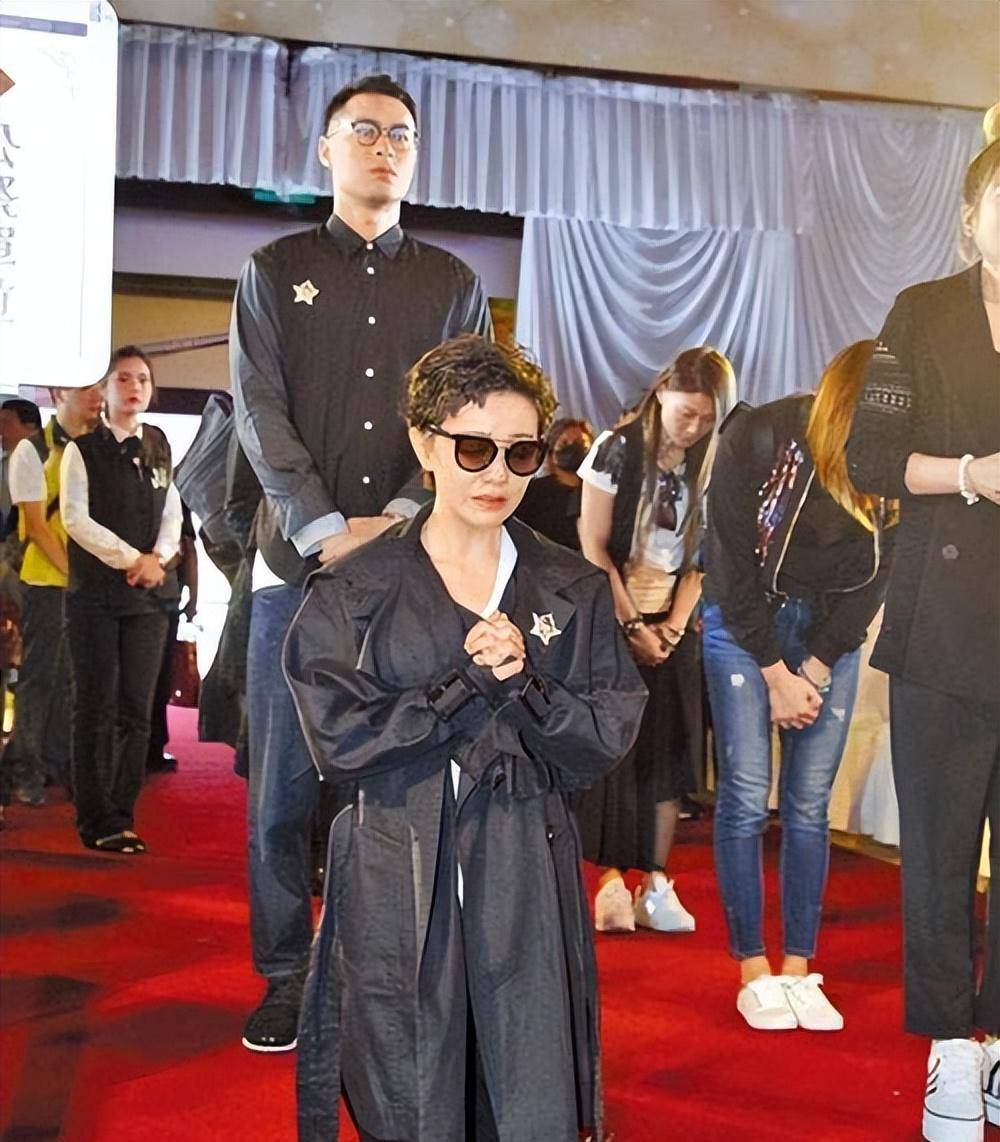 最终选择小五岁的歌手,郭采洁有多恋爱脑_感情_网友_罗志祥