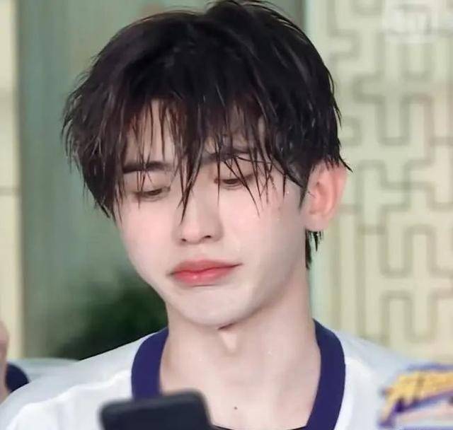 "内娱还会出现下一个蔡徐坤吗"话题居热搜前排网友质疑热搜目的_相关