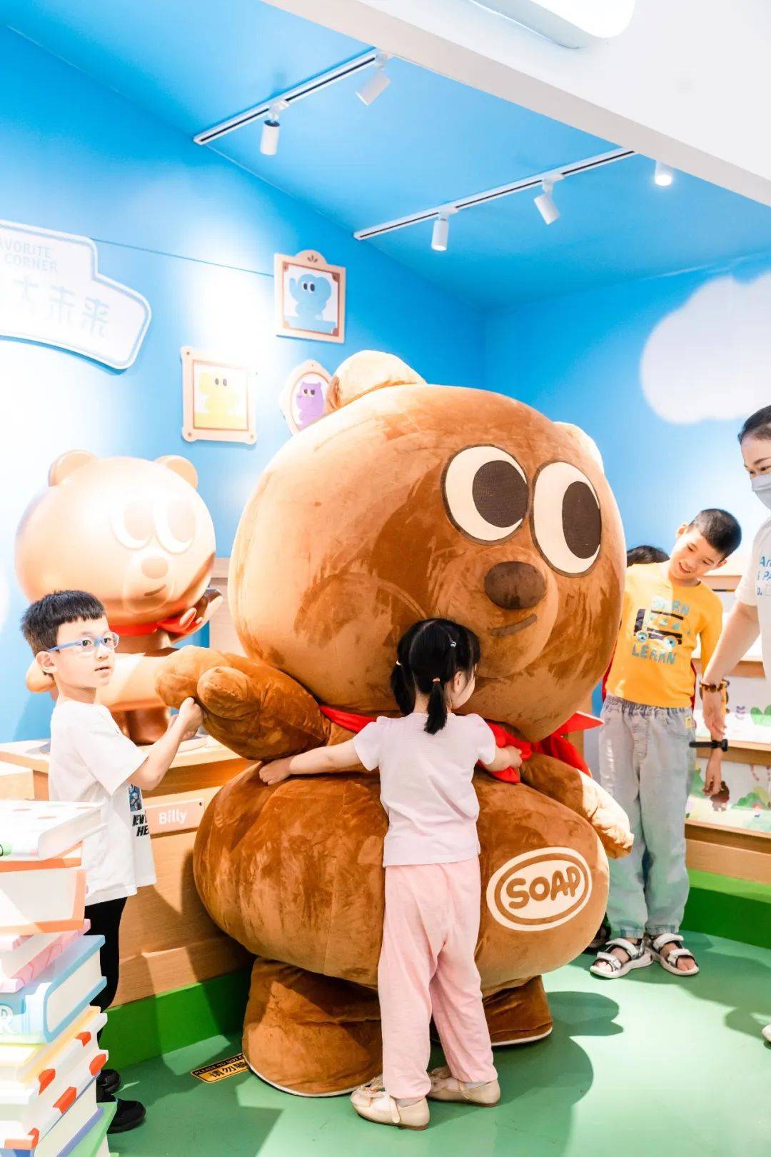 咖啡屋2这,这谁能挺得住啊,吐司狗真的是要在这个五一萌翻所有人吧!