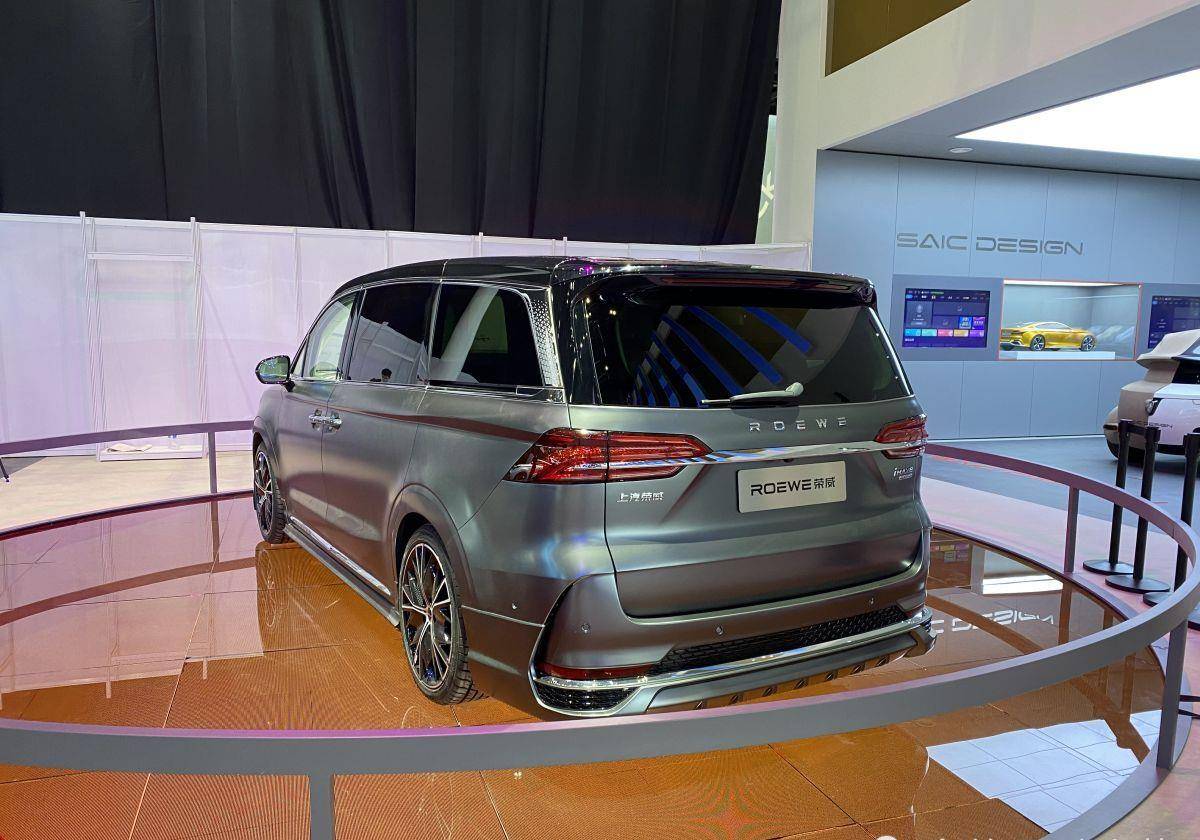 四座版"荣威imax8"抵达上海车展,目标对准埃尔法,造型太夸张!