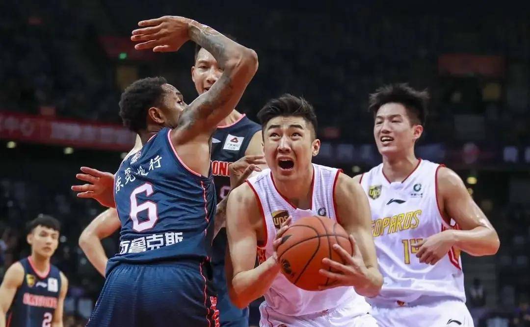 江苏男篮黑幕被曝,李京龙签约上海,山东队下赛季又悬了_郭晓鹏_指导