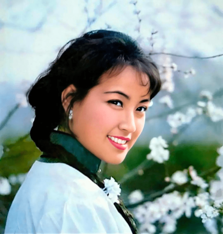 这一次,71岁的刘晓庆,不再被世界宽恕_陈国军_王立_女子