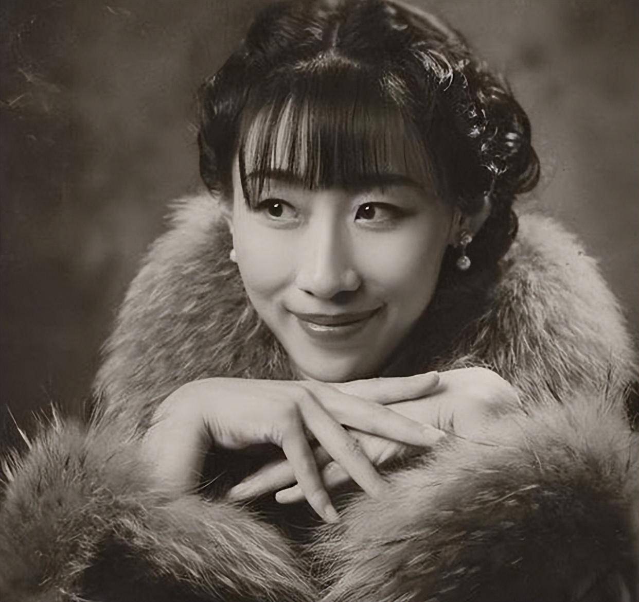 看到网上满天飞的照片,任素汐马上出面表示:自己是在离婚之后与董博在