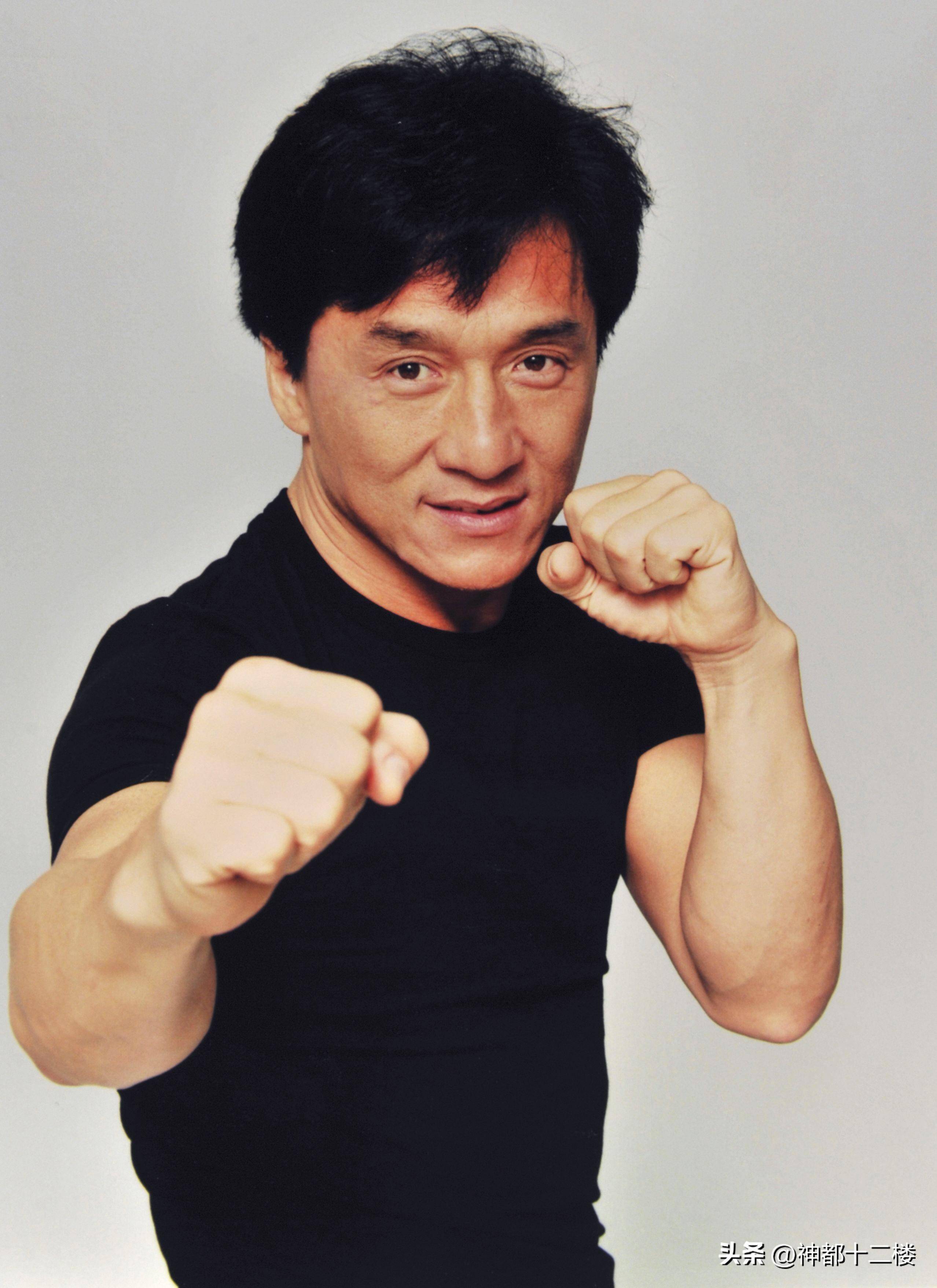 香港中西区,祖籍安徽芜湖,国家一级演员,大中华区影坛和国际功夫影星