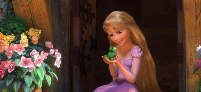 《冰雪奇缘2》艾莎新宠物设定撞脸,隔壁长发公主也有一只蜥蜴_乐佩