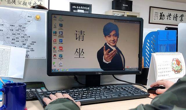 《爱5》原来李佳航的"请坐动作"是模仿吴京,怪不得那么眼熟_剧中_作品