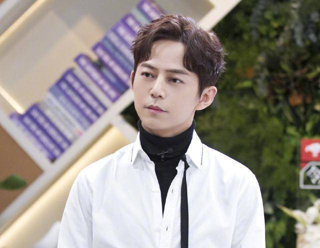 百变大咖秀》路透:何炅模仿扫把星梗趣十足,却被网友揭其痛处_新造型