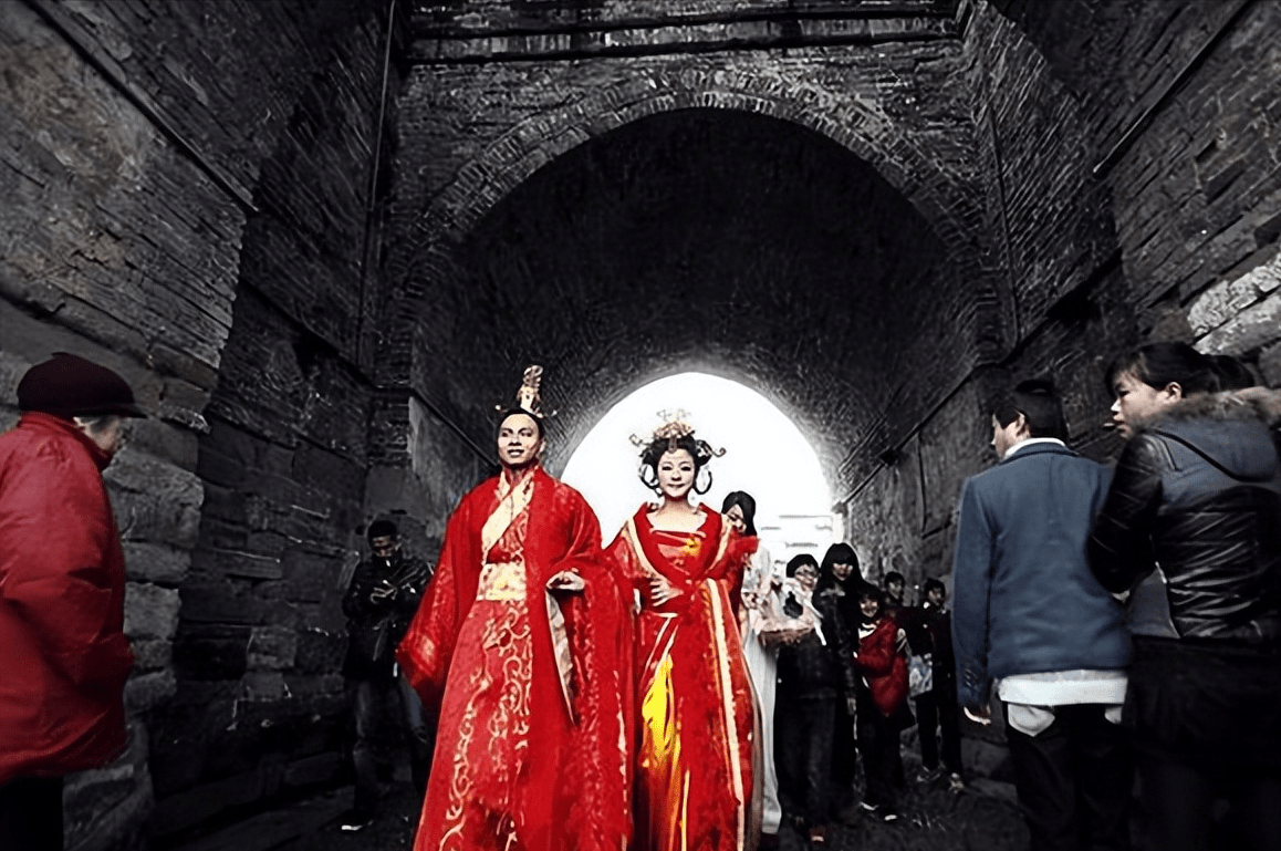 唐朝红男绿女婚嫁礼服特征研究_红色_婚礼_穿着