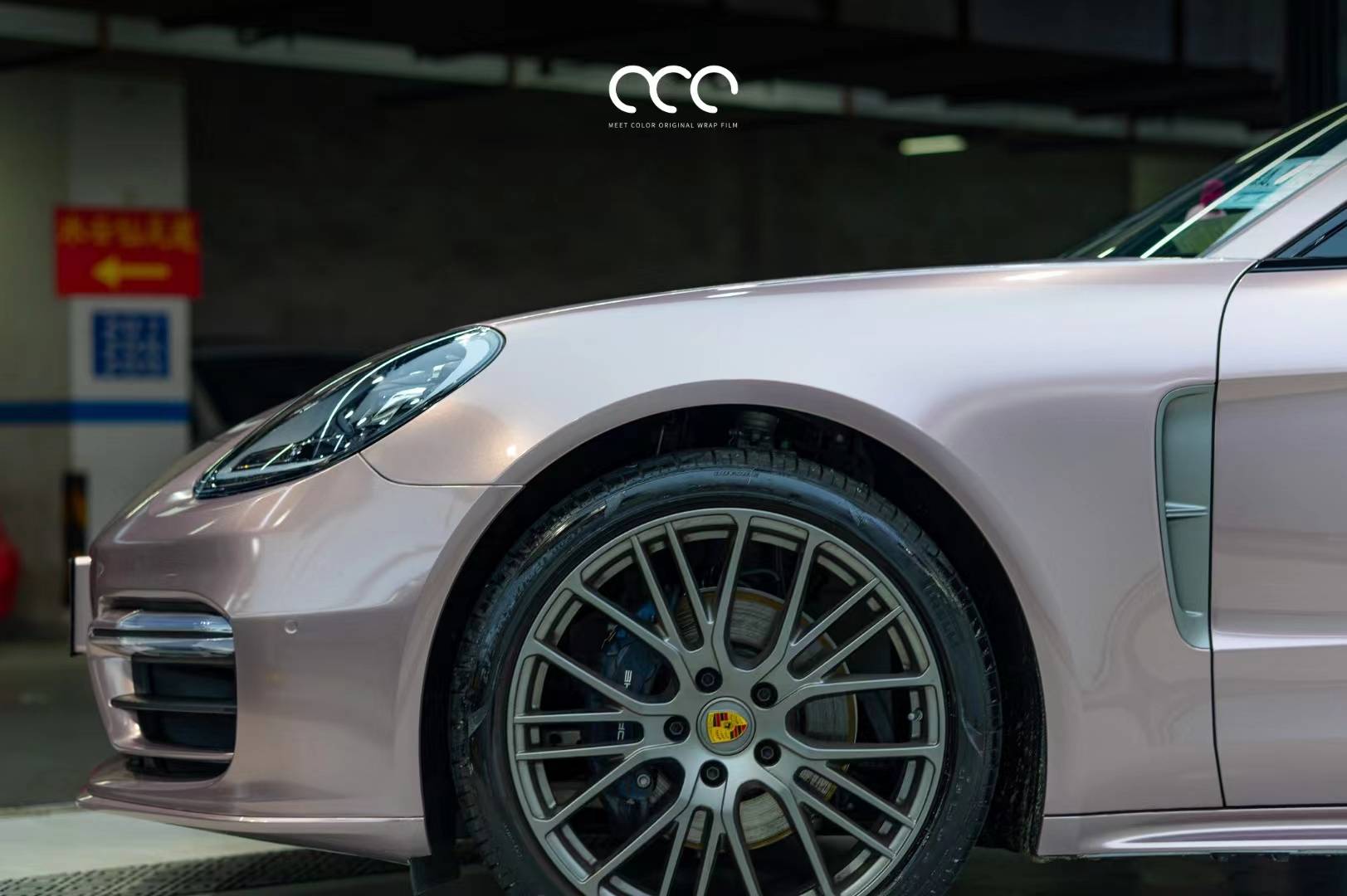 保时捷panamera漫彩改色膜冰莓粉,少女心泛滥