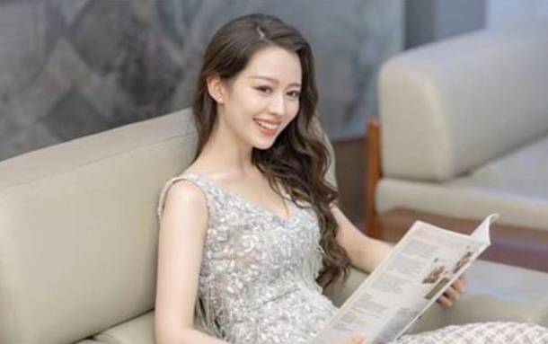 吉娜也很幸福,而巩新亮和吉娜对比,现状真的不堪,曾经也是被郎朗宠爱